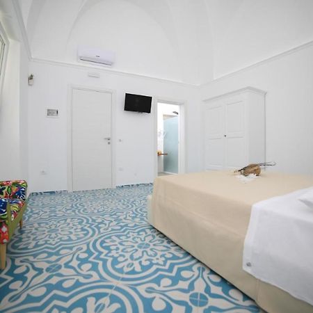 White Aurora Rooms Порто-Чезарео Экстерьер фото